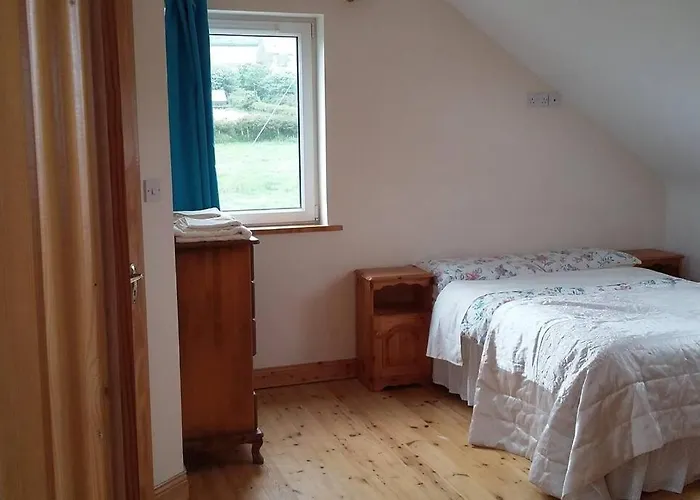 Three Sisters - 7km To Dingle *